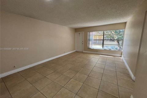 Снять в аренду кондоминиум в Корал-Спрингс, Флорида 2 спальни, 68.75м2, № 1996432 - фото 11