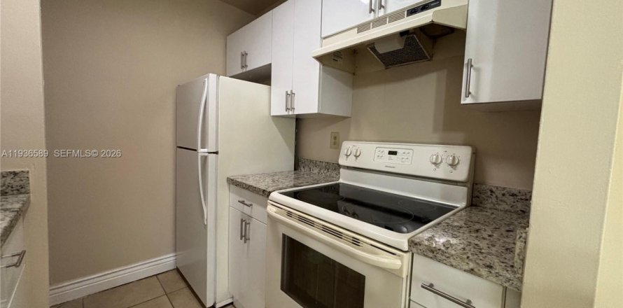 Кондоминиум с 2 спальнями в Корал-Спрингс, Флорида № 1996432