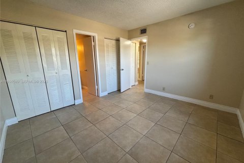 Снять в аренду кондоминиум в Корал-Спрингс, Флорида 2 спальни, 68.75м2, № 1996432 - фото 8