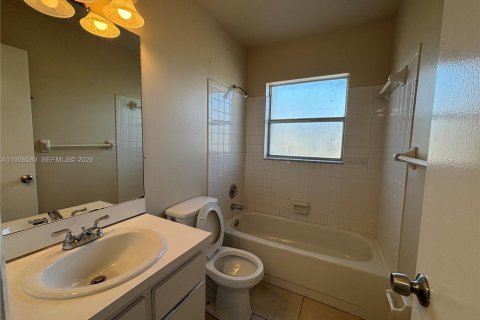 Снять в аренду кондоминиум в Корал-Спрингс, Флорида 2 спальни, 68.75м2, № 1996432 - фото 12