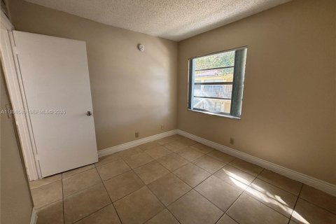 Снять в аренду кондоминиум в Корал-Спрингс, Флорида 2 спальни, 68.75м2, № 1996432 - фото 10