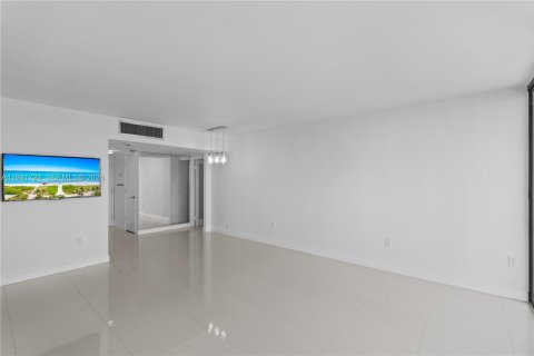 Copropriété à vendre à Aventura, Floride: 1 chambre, 83.24 m2 № 2052582 - photo 11