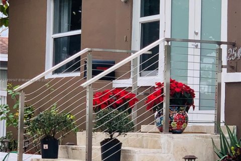 Купить виллу или дом в Холливуд, Флорида 3 спальни, 121.7м2, № 2035778 - фото 20