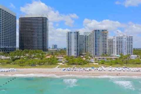 Copropriété à louer à Bal Harbour, Floride: 3 chambres, 184.5 m2 № 1989947 - photo 2