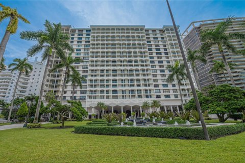 Copropriété à louer à Bal Harbour, Floride: 3 chambres, 184.5 m2 № 1989947 - photo 1