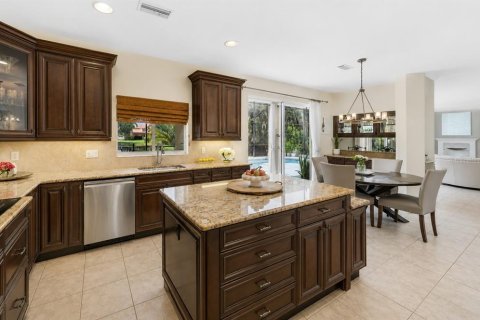 House in Sarasota, Florida 5 bedrooms, 357.4 sq.m. № 2152178 - photo 15