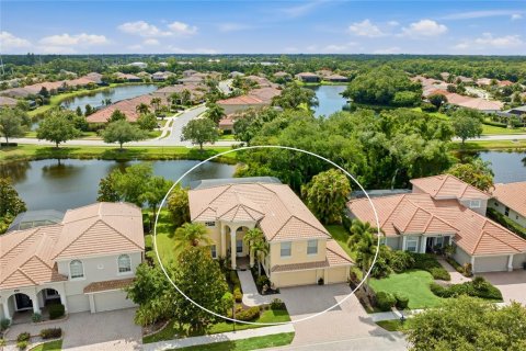 House in Sarasota, Florida 5 bedrooms, 357.4 sq.m. № 2152178