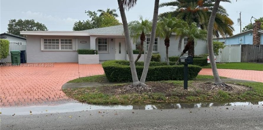 Casa en Miami, Florida 4 dormitorios, 164.62 m2 № 1762543