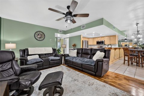 Touwnhouse à vendre à Largo, Floride: 3 chambres, 127.74 m2 № 2350002 - photo 2