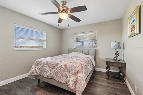 House in Gibsonton, Florida 4 bedrooms, 321.44 sq.m. № 2111738 - photo 28