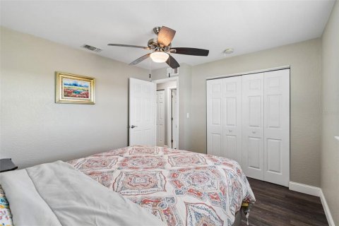House in Gibsonton, Florida 4 bedrooms, 321.44 sq.m. № 2111738 - photo 29
