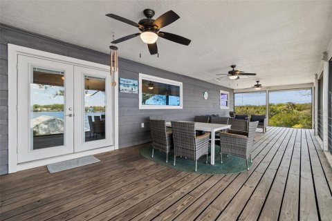 House in Gibsonton, Florida 4 bedrooms, 321.44 sq.m. № 2111738 - photo 13