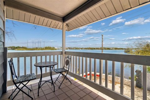 House in Gibsonton, Florida 4 bedrooms, 321.44 sq.m. № 2111738 - photo 21