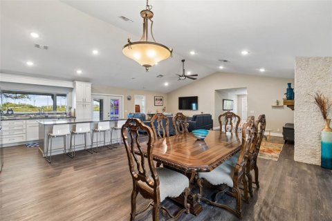 House in Gibsonton, Florida 4 bedrooms, 321.44 sq.m. № 2111738 - photo 8