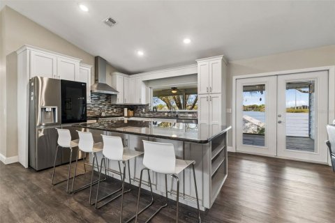 House in Gibsonton, Florida 4 bedrooms, 321.44 sq.m. № 2111738 - photo 9