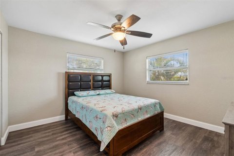 House in Gibsonton, Florida 4 bedrooms, 321.44 sq.m. № 2111738 - photo 24