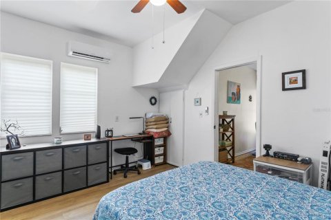 Commercial property in Saint Petersburg, Florida 3 bedrooms, 261.52 sq.m. № 1578746 - photo 30