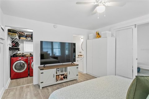 Commercial property in Saint Petersburg, Florida 3 bedrooms, 261.52 sq.m. № 1578746 - photo 22