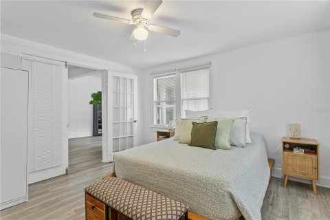 Commercial property in Saint Petersburg, Florida 3 bedrooms, 261.52 sq.m. № 1578746 - photo 21