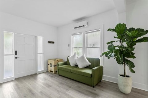 Commercial property in Saint Petersburg, Florida 3 bedrooms, 261.52 sq.m. № 1578746 - photo 10