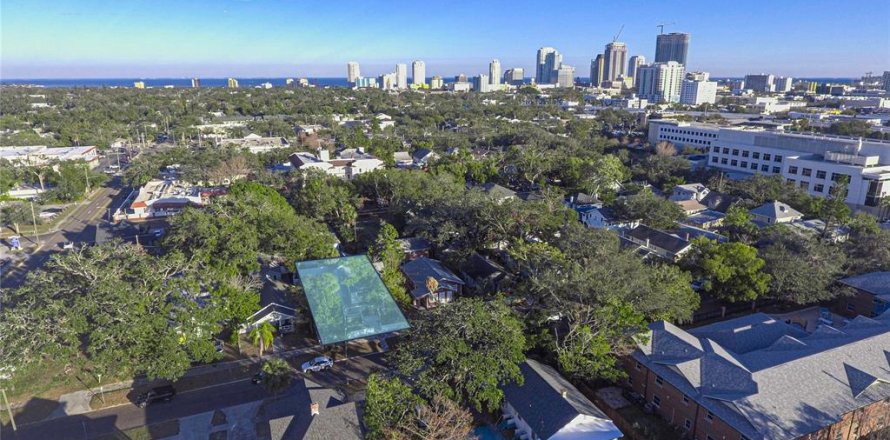 Immobilier commercial à Saint Petersburg, Floride 3 chambres, 261.52 m2 № 1578746