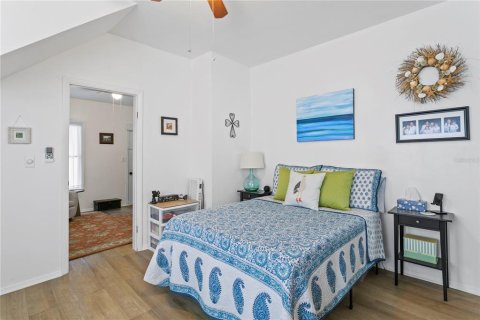 Commercial property in Saint Petersburg, Florida 3 bedrooms, 261.52 sq.m. № 1578746 - photo 29