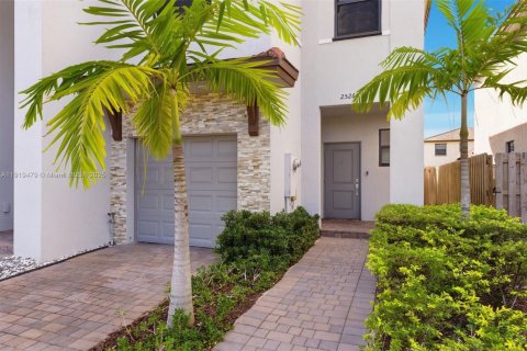 Casa en venta en Homestead, Florida, 3 dormitorios, 140.65 m2 № 1974588 - foto 2