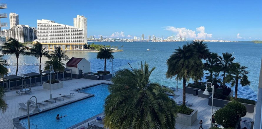Condo à Miami, Floride, 3 chambres № 1892019