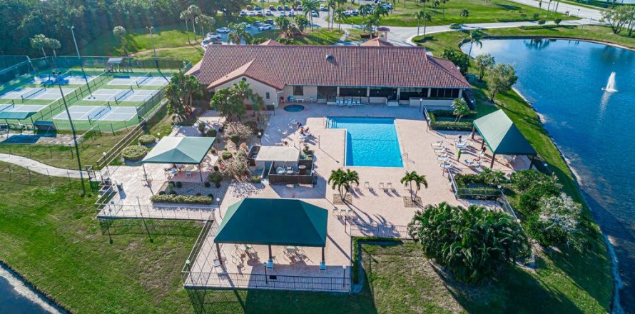 House in Boynton Beach, Florida 2 bedrooms, 137.87 sq.m. № 984241