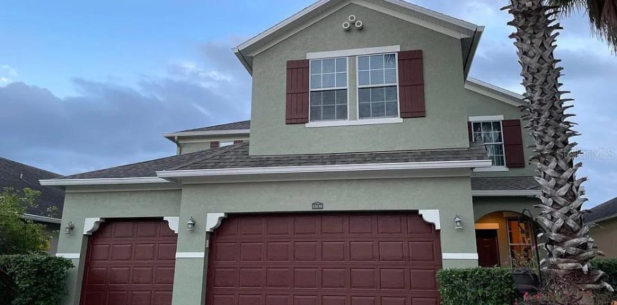 House in Orlando, Florida 5 bedrooms, 299.15 sq.m. № 1684877