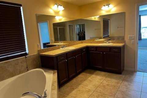 House in Orlando, Florida 5 bedrooms, 299.15 sq.m. № 1684877 - photo 2