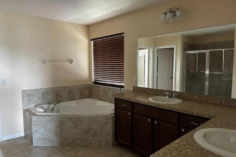 House in Orlando, Florida 5 bedrooms, 299.15 sq.m. № 1684877 - photo 20