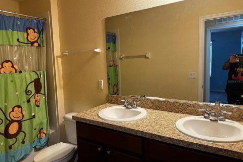 House in Orlando, Florida 5 bedrooms, 299.15 sq.m. № 1684877 - photo 10