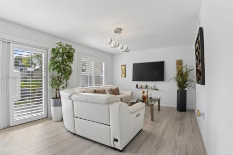 Купить таунхаус в Майами, Флорида 3 спальни, 156.08м2, № 1998080 - фото 19