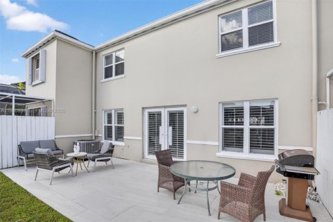 Купить таунхаус в Майами, Флорида 3 спальни, 156.08м2, № 1998080 - фото 12