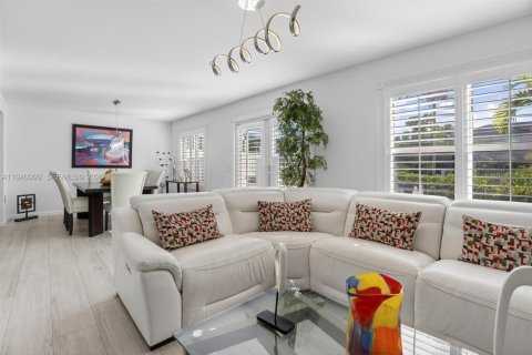 Купить таунхаус в Майами, Флорида 3 спальни, 156.08м2, № 1998080 - фото 18