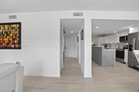 Купить таунхаус в Майами, Флорида 3 спальни, 156.08м2, № 1998080 - фото 21