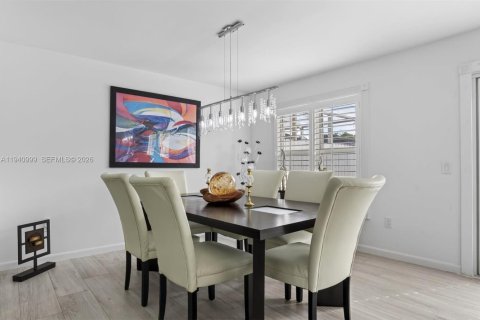 Купить таунхаус в Майами, Флорида 3 спальни, 156.08м2, № 1998080 - фото 24