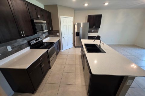 Villa ou maison à louer à Punta Gorda, Floride: 4 chambres, 169.83 m2 № 2386420 - photo 2