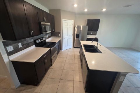 Villa ou maison à louer à Punta Gorda, Floride: 4 chambres, 169.83 m2 № 2386420 - photo 4