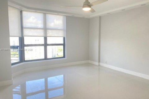 Снять в аренду кондоминиум в Авентура, Флорида 2 спальни, 101.36м2, № 1951924 - фото 2