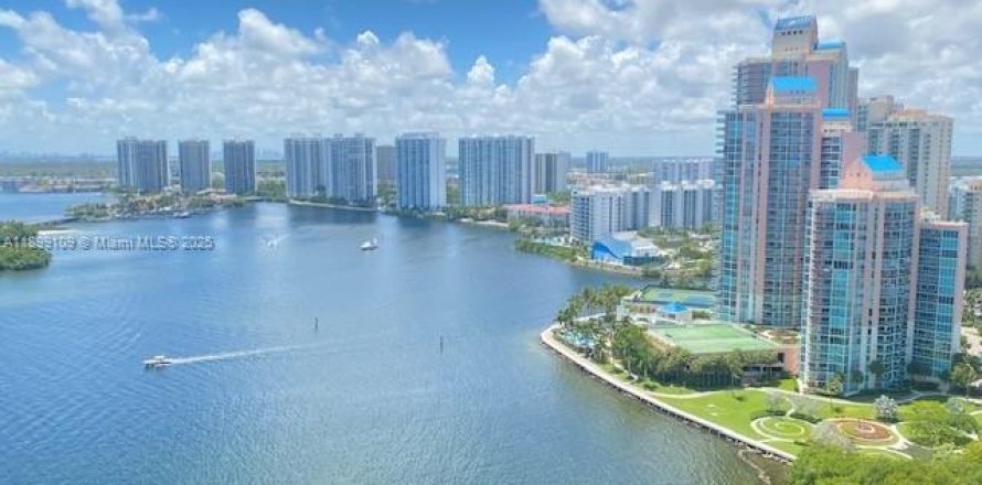 Кондоминиум с 2 спальнями в Авентура, Флорида № 1951924