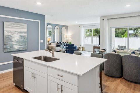 House in Sanford, Florida 4 bedrooms, 168.62 sq.m. № 2104955 - photo 4