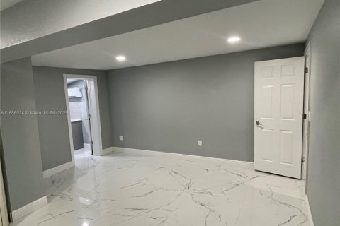 Appartement à louer à Miami, Floride: 1 chambre, 162.58 m2 № 1946894 - photo 3