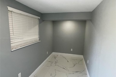 Appartement à louer à Miami, Floride: 1 chambre, 162.58 m2 № 1946894 - photo 1