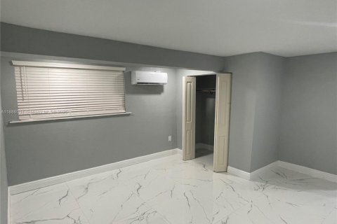 Appartement à louer à Miami, Floride: 1 chambre, 162.58 m2 № 1946894 - photo 4