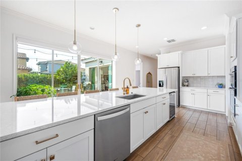 Casa en venta en Orlando, Florida, 4 dormitorios, 351.54 m2 № 1899909 - foto 8