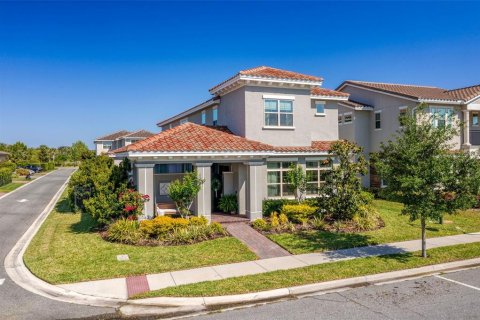Casa en venta en Orlando, Florida, 4 dormitorios, 351.54 m2 № 1899909 - foto 2
