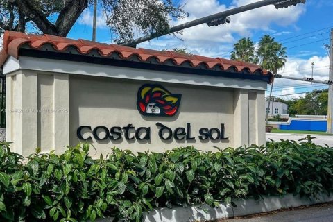 Купить кондоминиум в Дорал, Флорида 2 спальни, 148.64м2, № 1945863 - фото 1