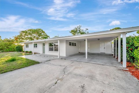 House in Sarasota, Florida 3 bedrooms, 155.24 sq.m. № 2195582 - photo 3
